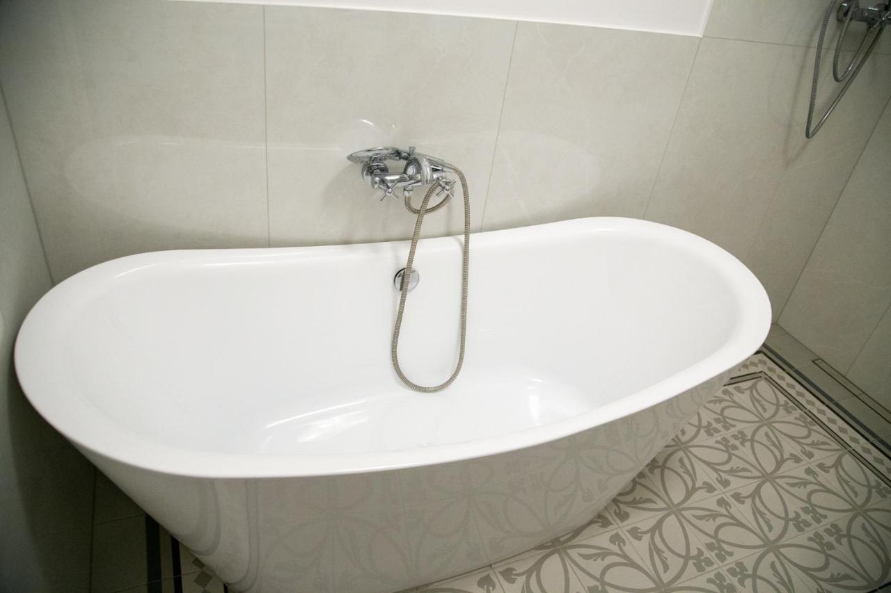 Velky 3-Izbovy Apartman Bratislava-Stare Mesto Esterno foto
