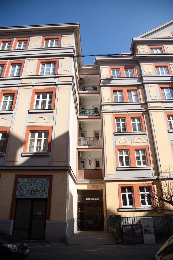 Velky 3-Izbovy Apartman Bratislava-Stare Mesto Esterno foto