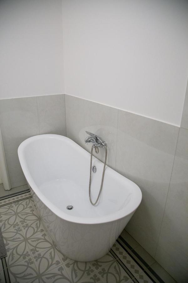 Velky 3-Izbovy Apartman Bratislava-Stare Mesto Esterno foto