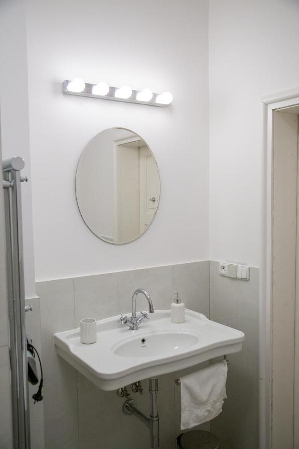 Velky 3-Izbovy Apartman Bratislava-Stare Mesto Esterno foto