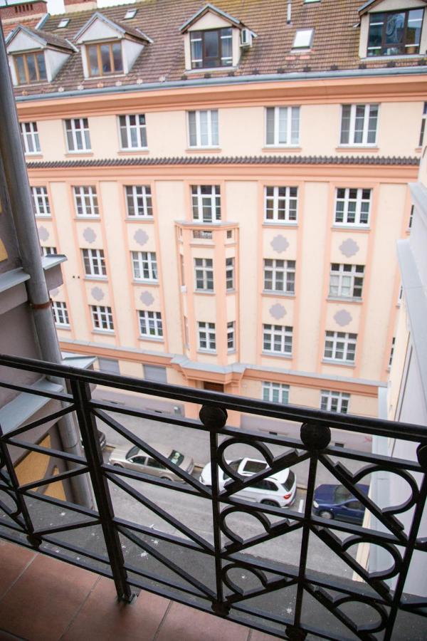 Velky 3-Izbovy Apartman Bratislava-Stare Mesto Esterno foto