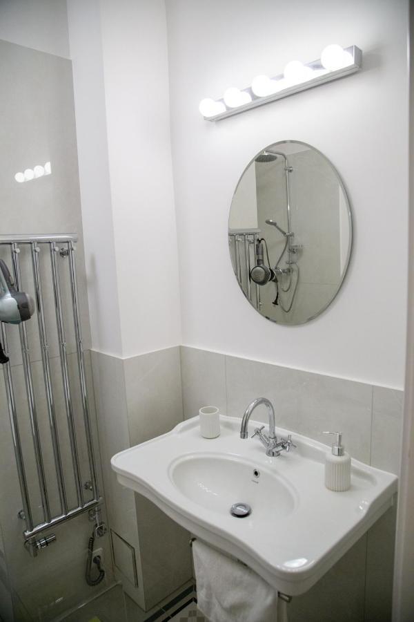 Velky 3-Izbovy Apartman Bratislava-Stare Mesto Esterno foto